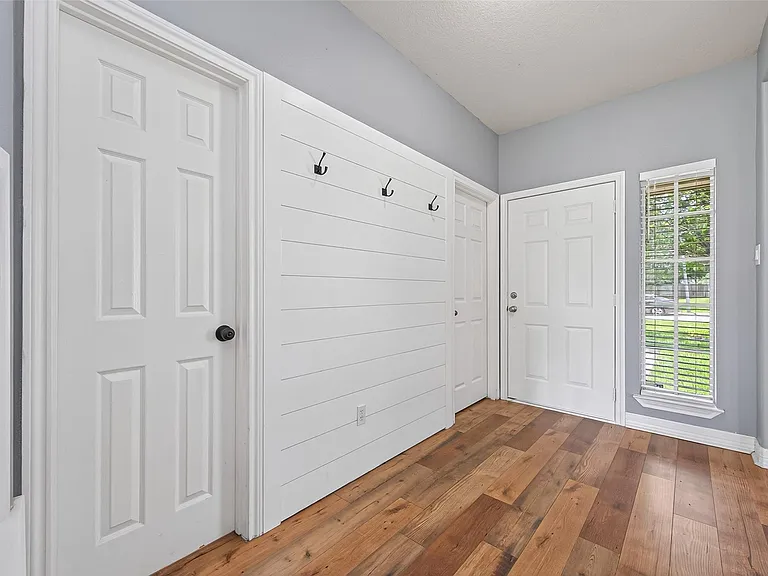 232 Doncaster St — Photo 4