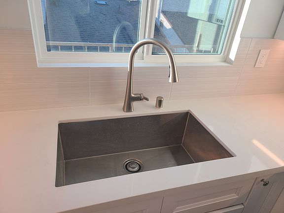 3rd image of 620 W Hyde Park Blvd Unit 311