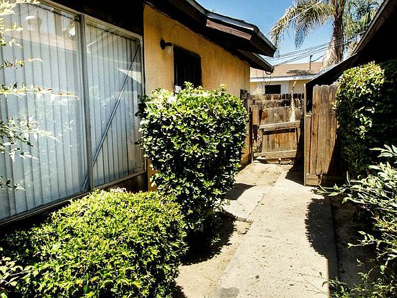 Pathway to Back Apartment