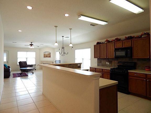 3rd image of 2814 Foster Hill Dr