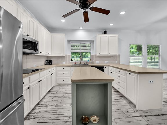 5th image of 400 Deer Valley Rd