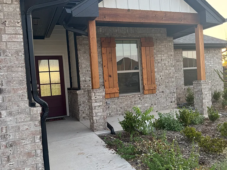 16125 Vermillion Dr — Photo 2