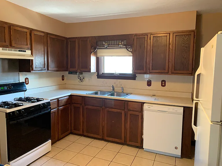 355 Field St #1 — Photo 5