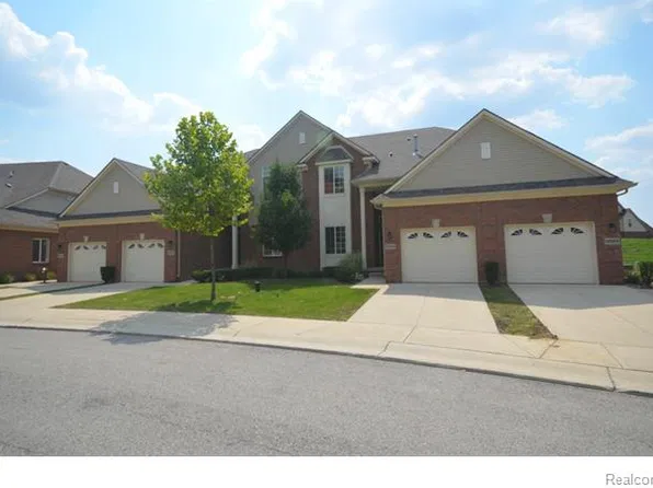29459 Woodpark Cir, Warren, MI 48092