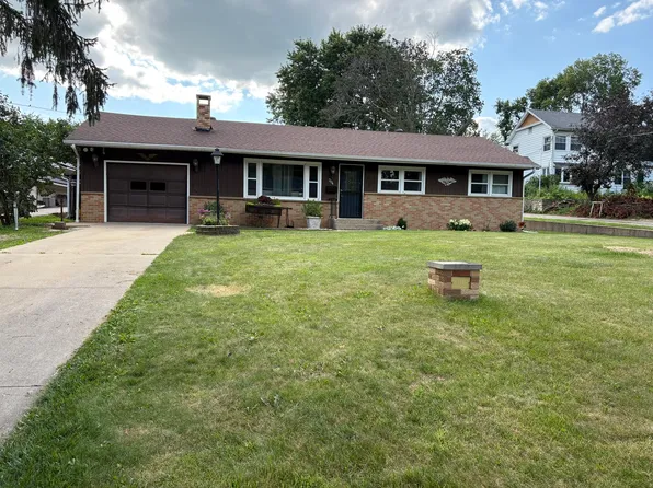 304 Mix St, Oregon, IL 61061