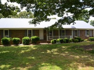1004 N Beech Dr, Fayetteville, TN 37334