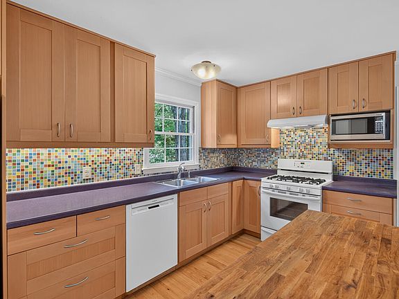 4th image of 515 Duluth St