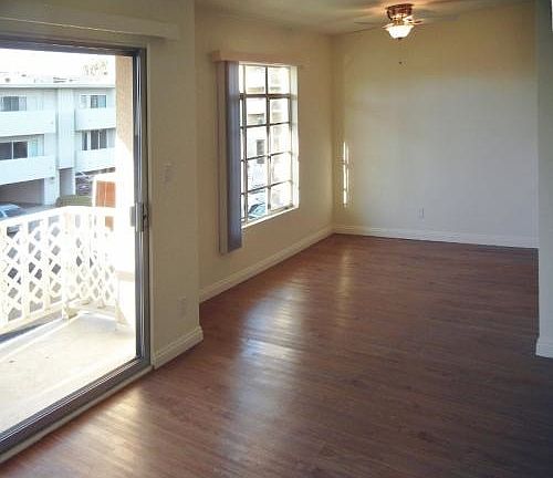 3rd image of 11930 Mayfield Ave APT 8