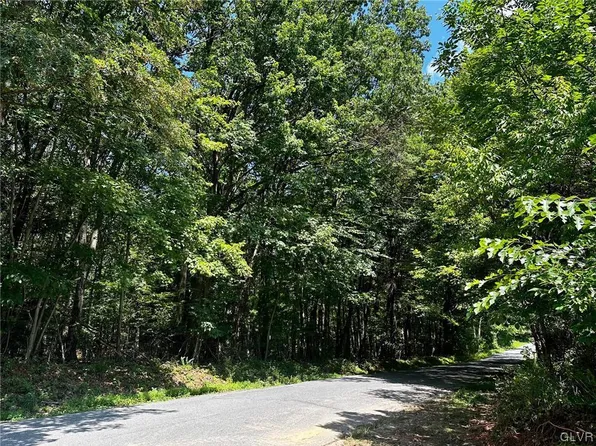 Pine Hollow Dr, Lehighton, PA 18235