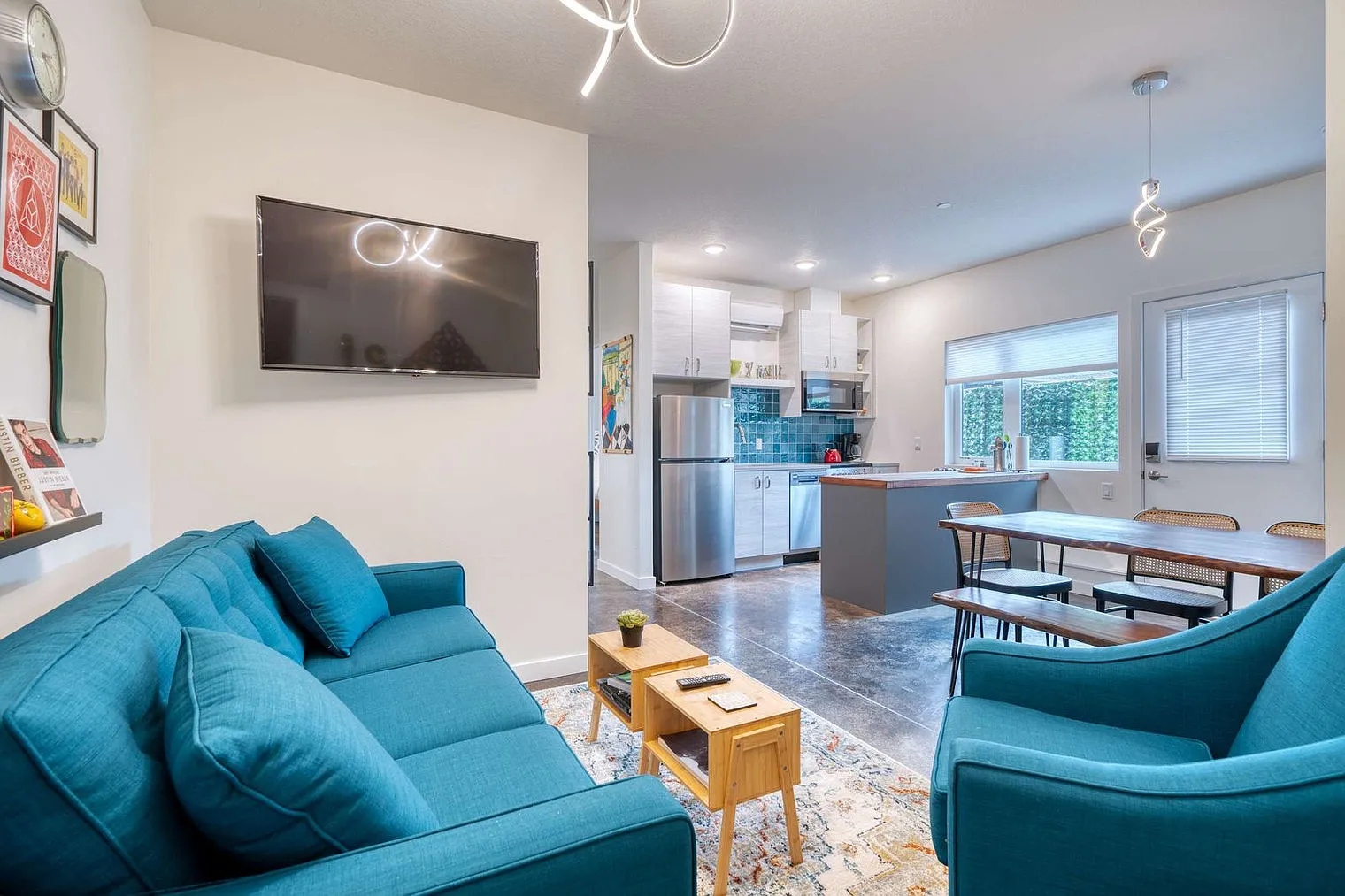 2 bed, 1.0 bath, 990 sqft, $4,110 — Photo 4