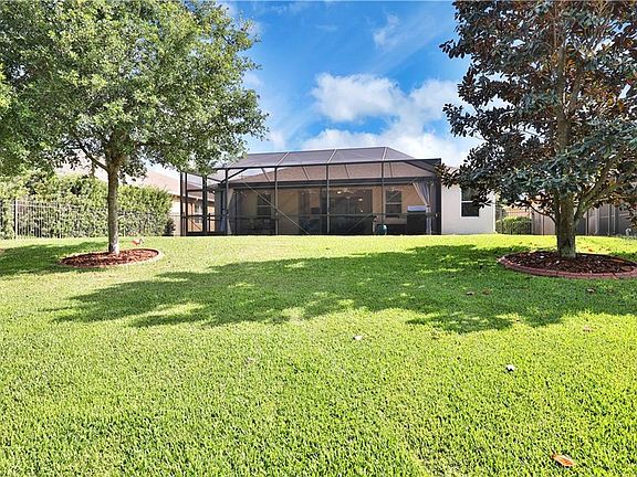 2nd image of 3208 Majestic View Dr