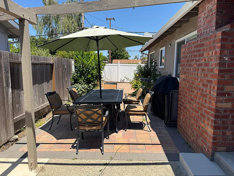 909 Henderson Ave — Photo 11