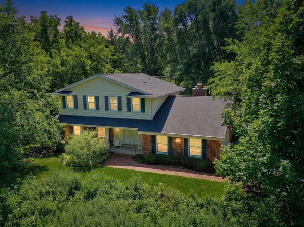 W264S7300 Kings Peak COURT, Waukesha, WI 53189