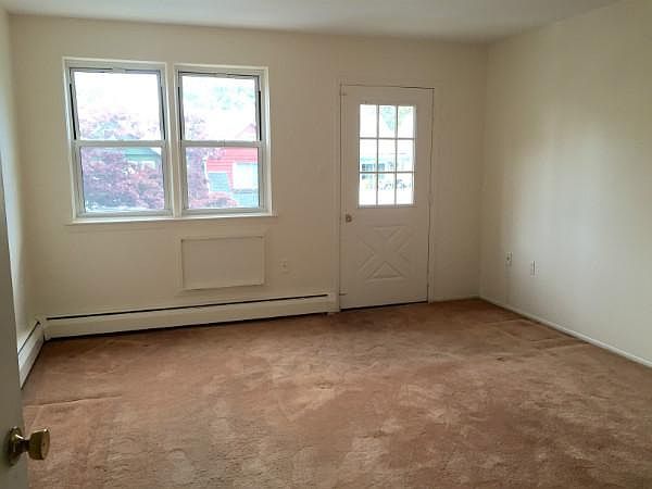 2nd image of 890 E 7th St #3R