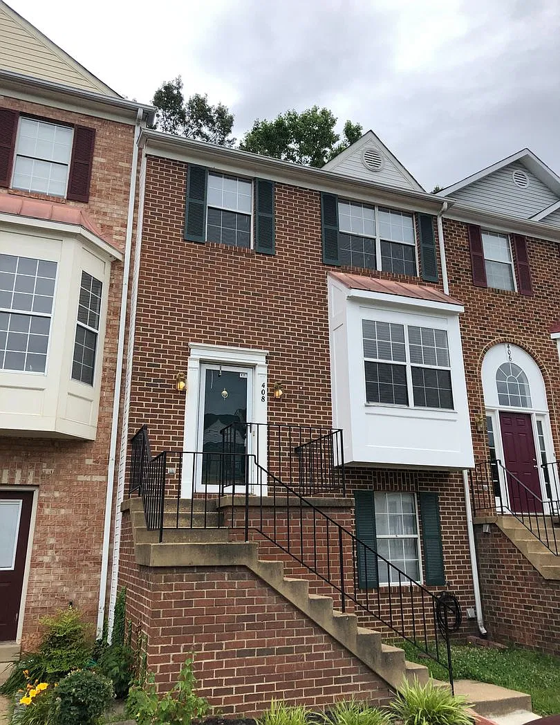 3 Bedroom Townhome in S. Stafford — Photo 1