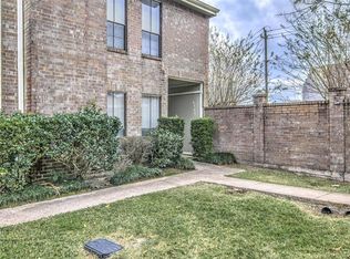 8365 Wednesbury Ln, Houston, TX 77074