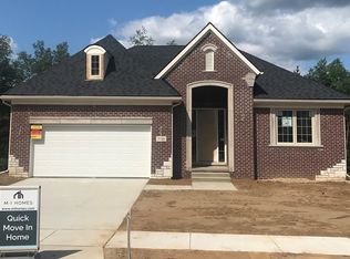 3136 Fortune Ln, Commerce Township, MI 48390