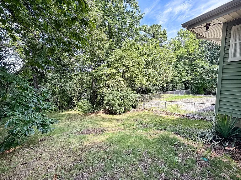 1127 Clermont Dr — Photo 21