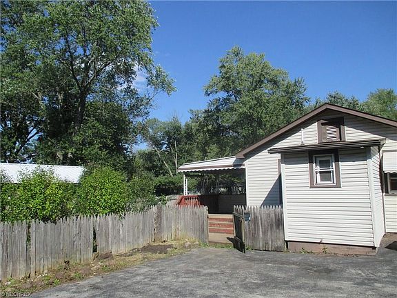 2nd image of 3496 Woodbine Ave