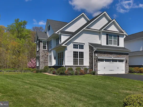 17 Brown Ln, Newtown, PA 18940