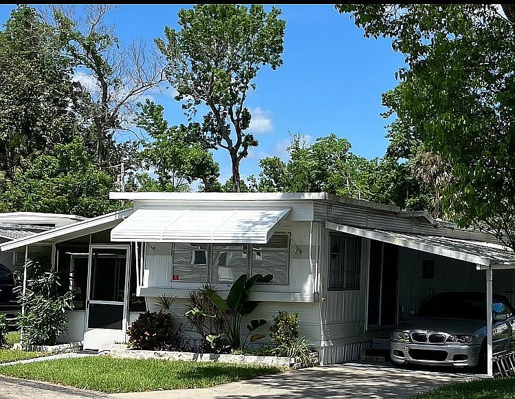 1st image of 846 E Colonial Cir