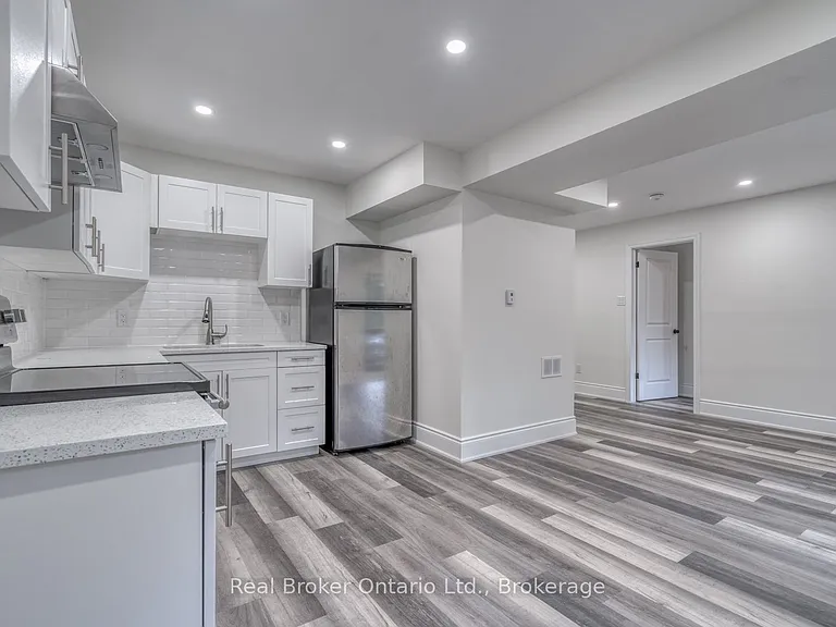 220 Caroline St S #1 — Photo 9