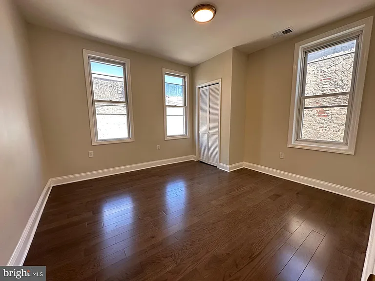 1822 S 22nd St — Photo 12