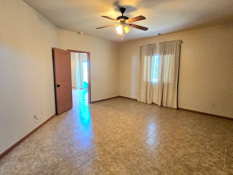 7425 Kellogg Ave — Photo 12