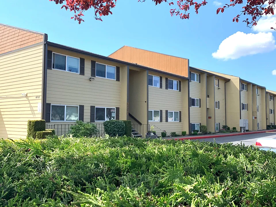 Laurel Court Apartments