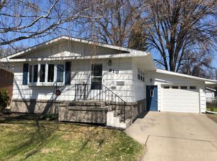 910 Campbell Dr, Grand Forks, ND 58201