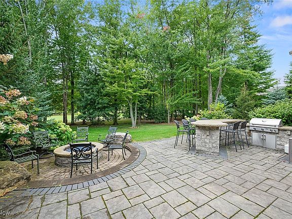 5th image of 85 Brighton Dr
