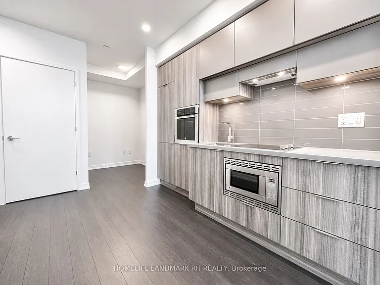 39 Roehampton Ave #2301 — Photo 5