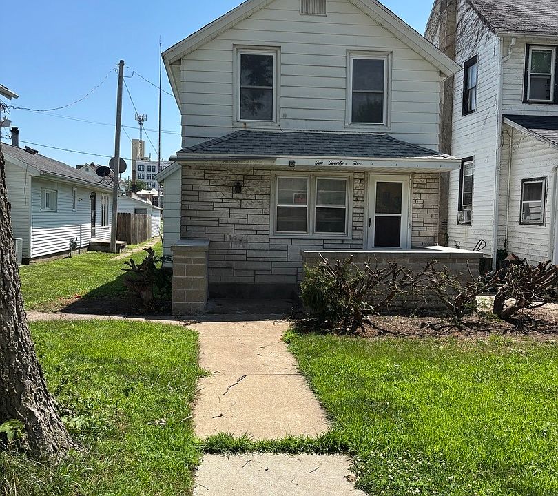1st image of 225 3rd Ave S