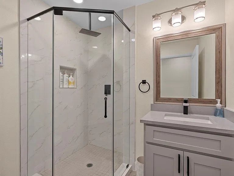 2402 Chimney Rock Rd — Photo 29