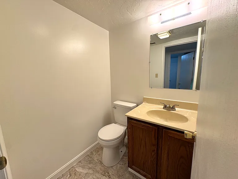 4 Lilac Ct - Lower Level Half Bathroom