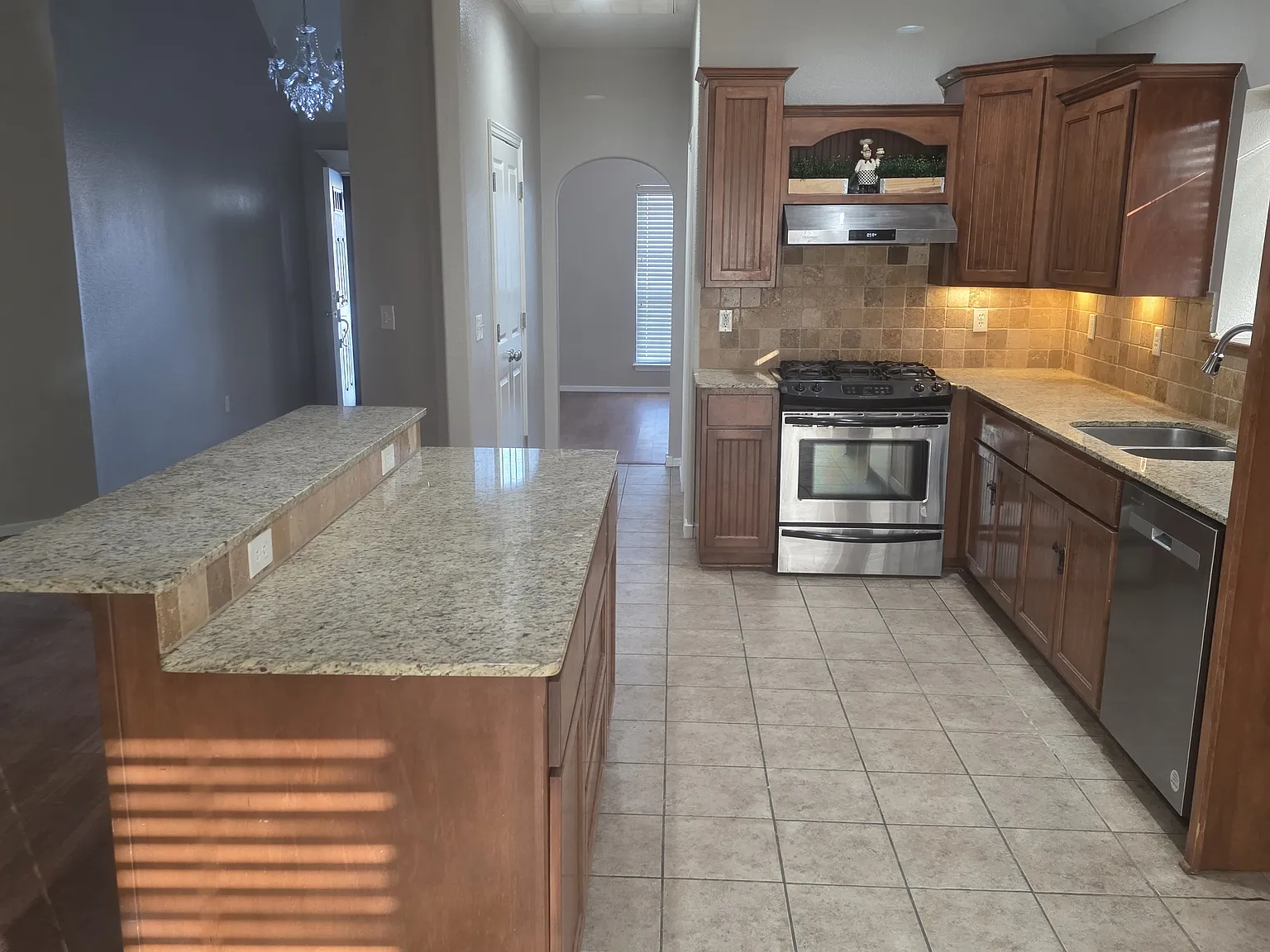 4 bed, 2172 sqft, $2,200 — Photo 4