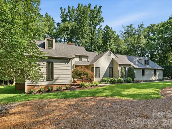 2402 Beaucatcher Ln, Charlotte, NC 28270