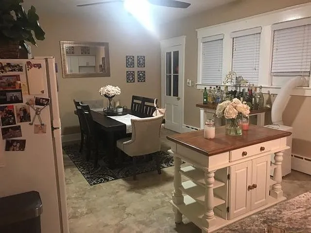 Eat-in kitchen area