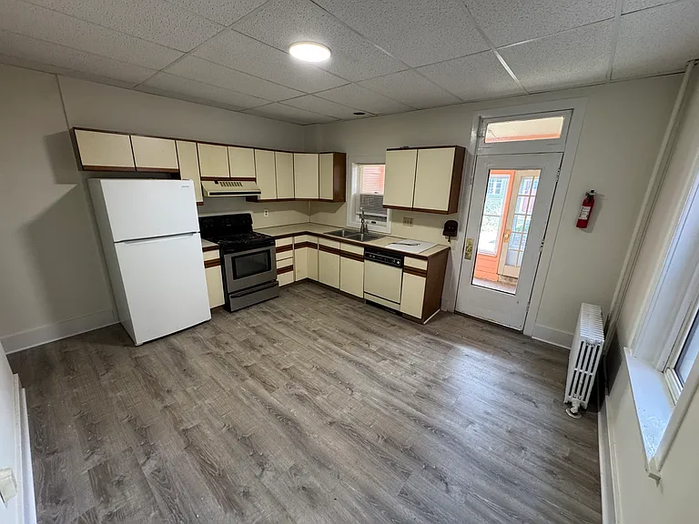 581 Guilford St — Photo 14