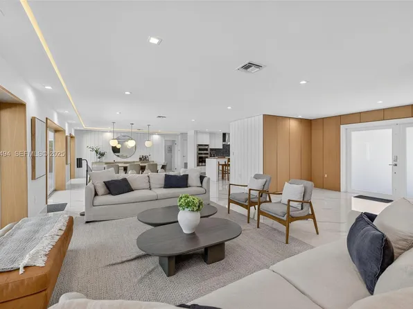 1001 Diplomat Pkwy, Hallandale, FL 33009