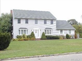 402 Munsell Rd, East Patchogue, NY 11772