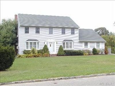 402 Munsell Rd, East Patchogue, NY, 11772