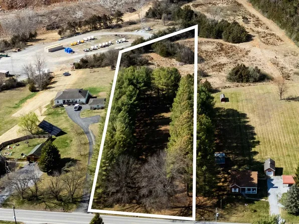 355 National Ave, Staunton, VA 24401