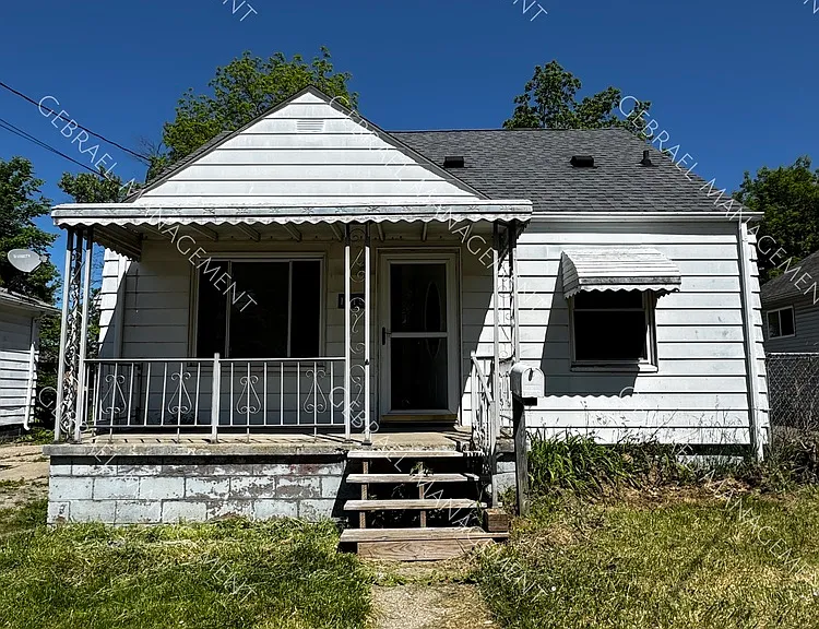 1119 Barney Ave — Photo 1