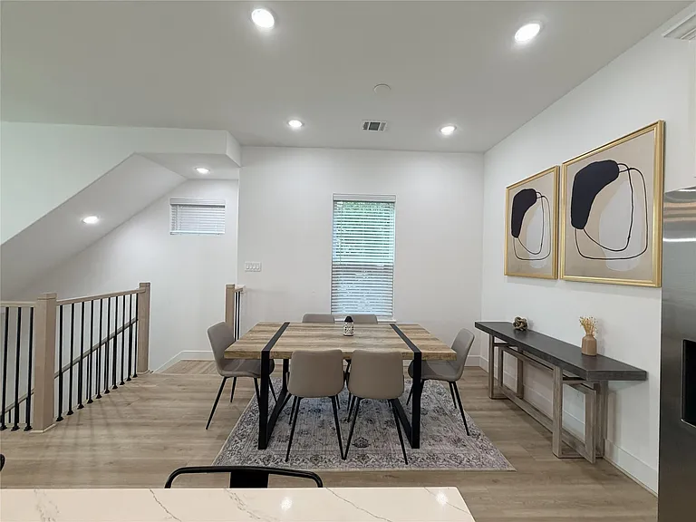 2706 Cochran St — Photo 10