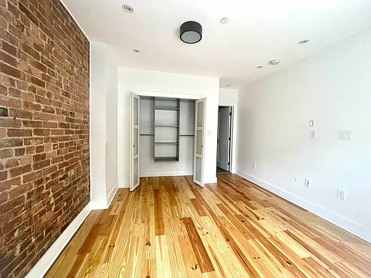 Rented by A P Realty Group NY LTD | media 22