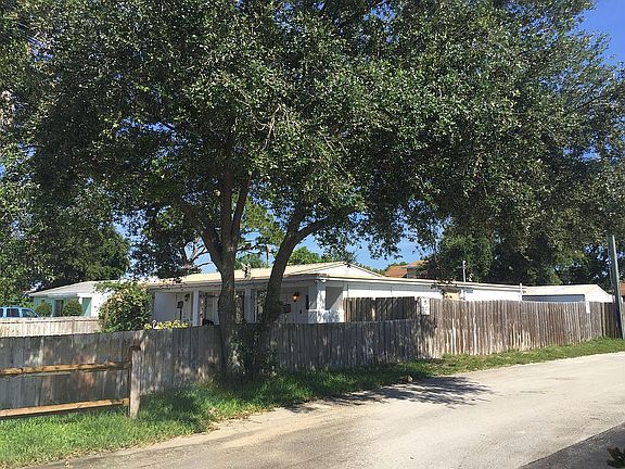 Entire back yard - 6' fence