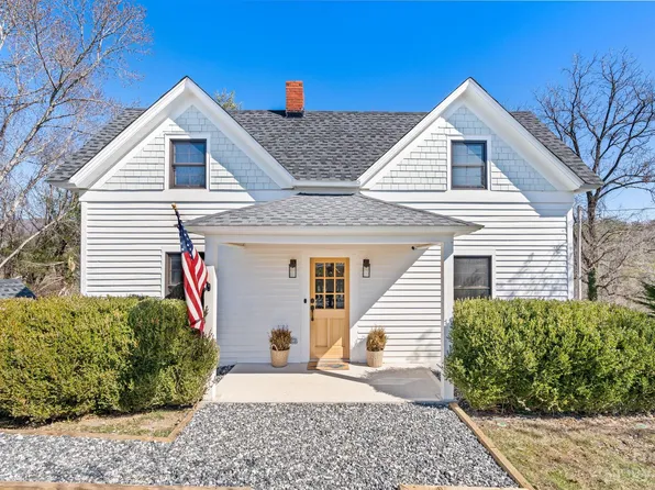 29 S School Rd, Marshall, NC 28753