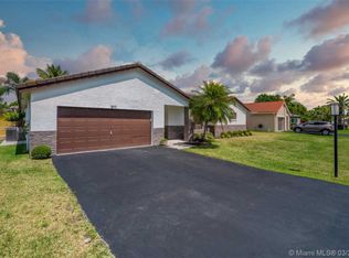 15111 Windbluff St, Davie, FL 33331