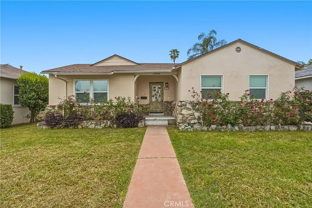 3 bed, 2.5 bath, 1430 sqft, $3,900 — Photo 2